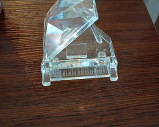 Lot 113: Clear Crystal Grand Piano Figurine