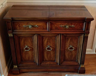 Lot 67: White Fine Furniture Expandable Sideboard Cabinet