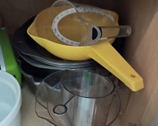 Lot 51: Assorted Kitchen Measuring and Baking Items