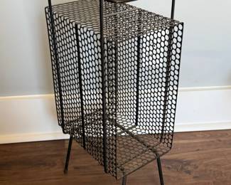 VINTAGE METAL MAGAZINE/MEDIA RACK