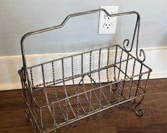VINTAGE METAL MAGAZINE RACK