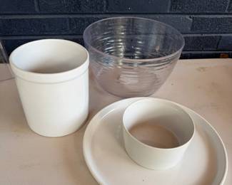 STONEWARE CROCK & CHIP DIP/CAKE TRAY