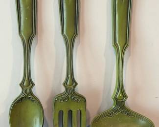 VINTAGE ARNELS CERAMIC WALL HANGING UTENSILS