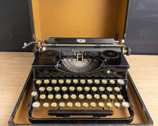 Lot 73: 1930s Royal Model P Portable Typewriter