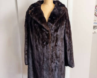 Lot 63: Vintage Gartenhaus Mahogany Mink Coat