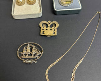 Lot 7: Sterling jewelry lot
