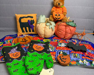 Lot 45: Boo Brigade Halloween Decor
