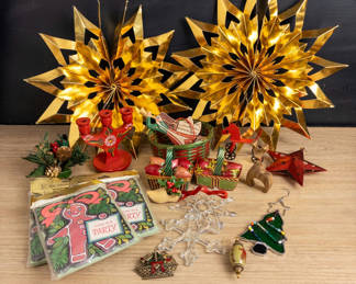 Lot 42: Vintage Folk Christmas