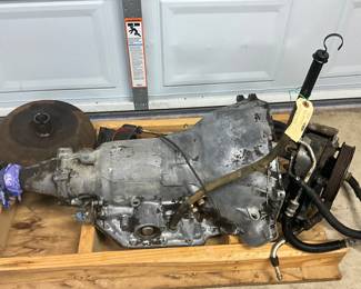 GM AUTOMATIC TRANSMISSION W/ TORQUE CONVERTER — COMPLETE TAKE-OUT — APPLICATION UNKNOWN — UNTESTED — th350
