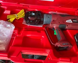 BURNDY PATRIOT 2156 Series battery-powered hydraulic latch-head cutter