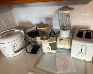 Kitchen Appliance Assortment