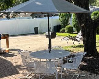 Vintage Forshaw Woodard Briarwood 5 Piece Rocker Chair Set with Umbrella