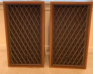 Realistic Nova7B Oiled Walnut Veneer Speaker System