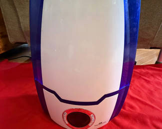 Lot 37: Air Innovations Humidifier