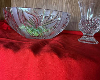 Lot 59: Clear Glass Decorative Bowl and Pedestal Vase