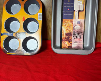 Lot 78: Baker's Secret Non-Stick Baking Pans