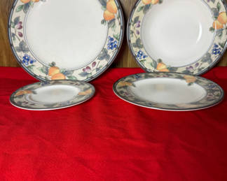 Lot 90: Mikasa Intaglio Garden Harvest Dinnerware Set