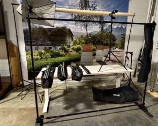 Photography tools! Backdrops, tripods, flash/spot lights