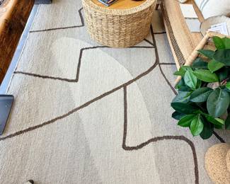 Pristine 100% wool rug - 132.5L"x100W"