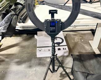 Lumecube Ringlight on tripod