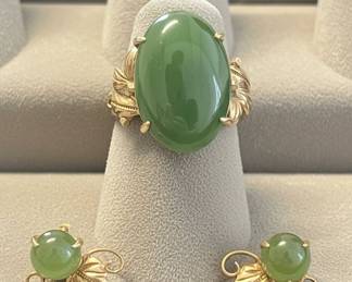 Vintage Jade and 18k Gold Jewelry Set