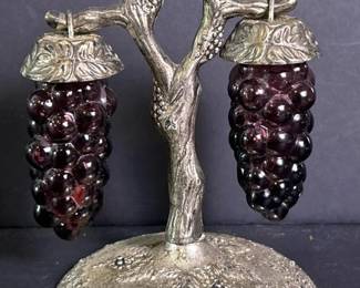 030 grapeclusterglasssaltandpeppershak