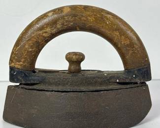 092 antiquesadironwithwoodenhandle