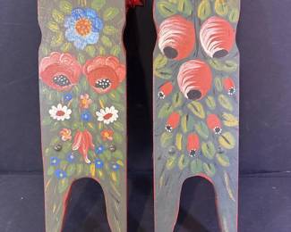 159 pairofhandpaintedfolkartwoodenboo