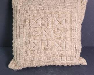 284 crochetstylethrowpillowwithgeometri