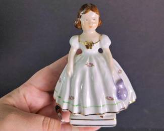 081 porcelaingirlfigurineinmidcenturys