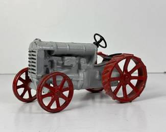 253 vintagecastirontoytractorwithreds