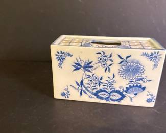 155 blueandwhiteporcelainflowerfrogin