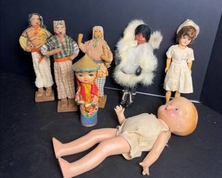 214 assortedinternationaldollsincludingj