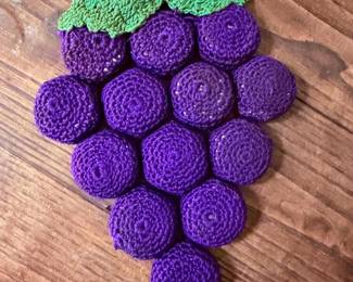 115 handmadecrochetgrapeclusterhotpad