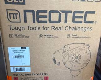 Retractable hose reel