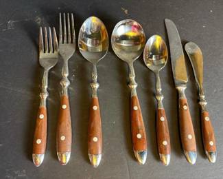 237 vintagestainlessflatwarewithwoodhan