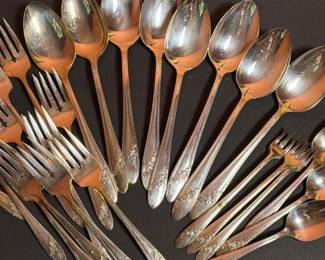 211 tudorplateoneidacommunitysilverplate