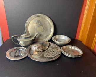 157 assortedsilverplateandpewtertablewar