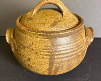 057 studiopotterycoveredbowlwithbrowng