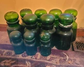 125 greenglassapothecaryjarswithstopper