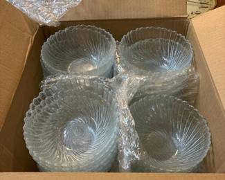 087 glassdessertbowlswithswirlpattern