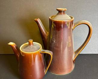 048 pairofvintagestylecoffeepotandtea