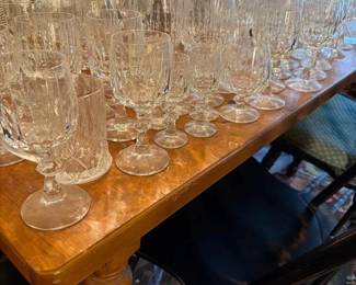 220 assortedcutglassandcrystalstemware