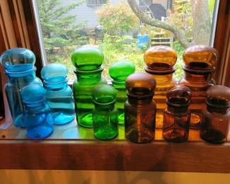 123 vintageapothecaryglassbottlesinblue