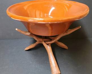 112 glazedterracottabowlwithwoodentripo
