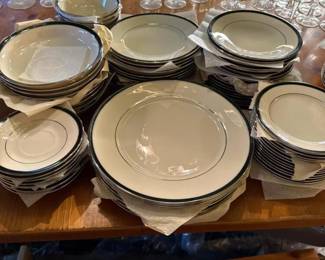 228 lenoxblackroyaledinnerwareplatesand