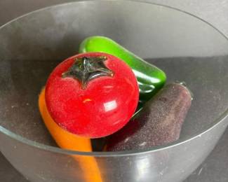 065 glassfruitandvegetablesculptures