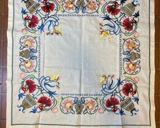 245 33squareembroideredfloraltablecloth