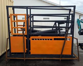 2026 LandHonor 10' Cattle Squeeze Chute LHR-CSC10, Unused