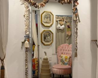 Vintage decor and mirror. 
